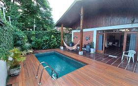 Casa com piscina -100 metros da praia.